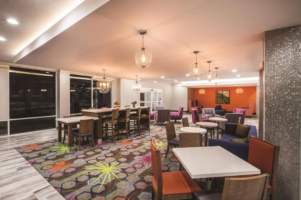 La Quinta Inn & Suites by Wyndham Baton Rouge - Port Allen Hotel in Mississippi