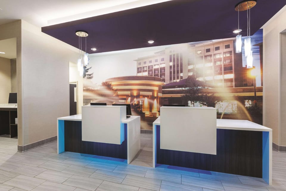 La Quinta Inn & Suites by Wyndham Terre Haute Hotel in Terre Haute