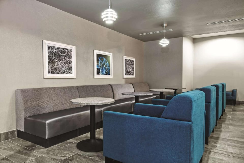 La Quinta Inn & Suites by Wyndham Victoria - South Hotel in Victoria