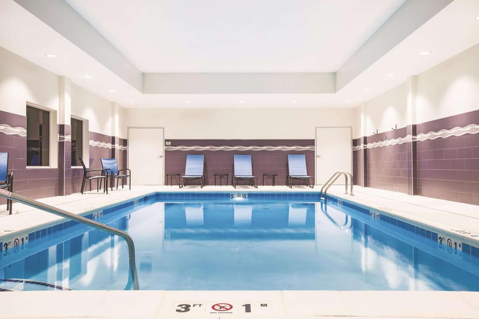 La Quinta Inn & Suites by Wyndham Wichita Northeast Hotel in Wichita