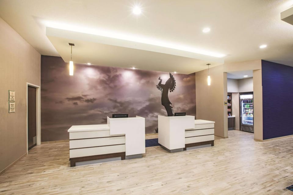 La Quinta Inn & Suites by Wyndham Wichita Northeast Hotel in Wichita
