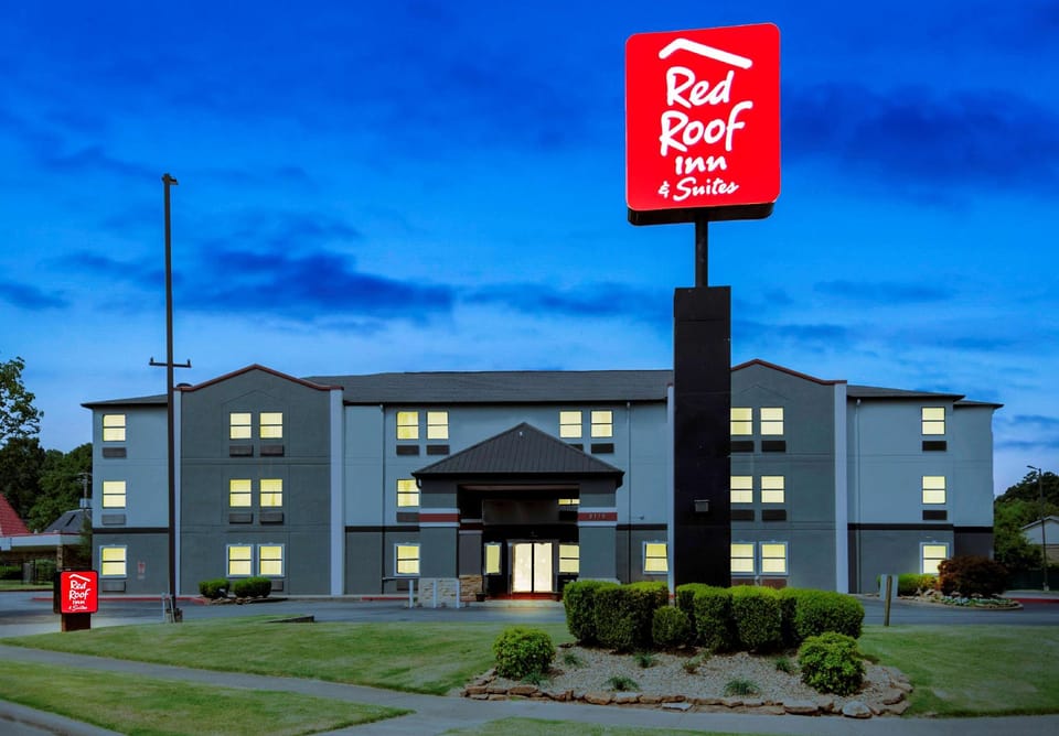 Red Roof Inn & Suites Little Rock Hotel in Little Rock