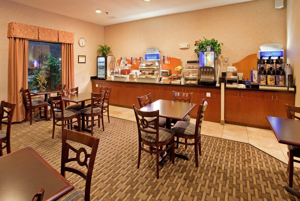 Holiday Inn Express Kansas City Liberty Missouri By IHG Hotel in Liberty