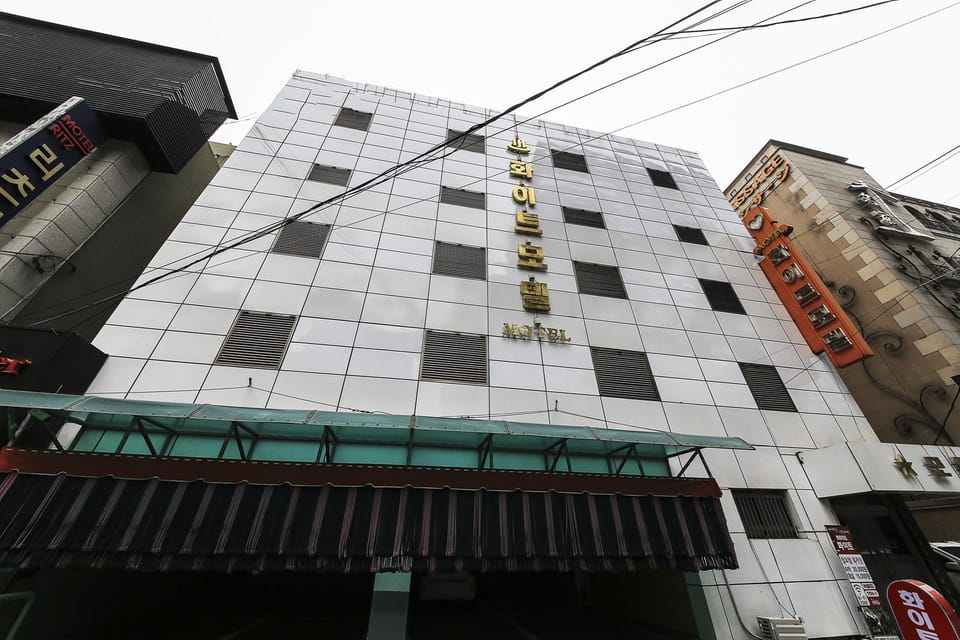 Yeoksam White Motel in Seoul