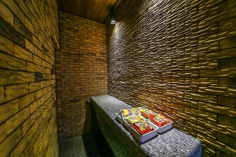 Yuseong Road Motel in South Korea