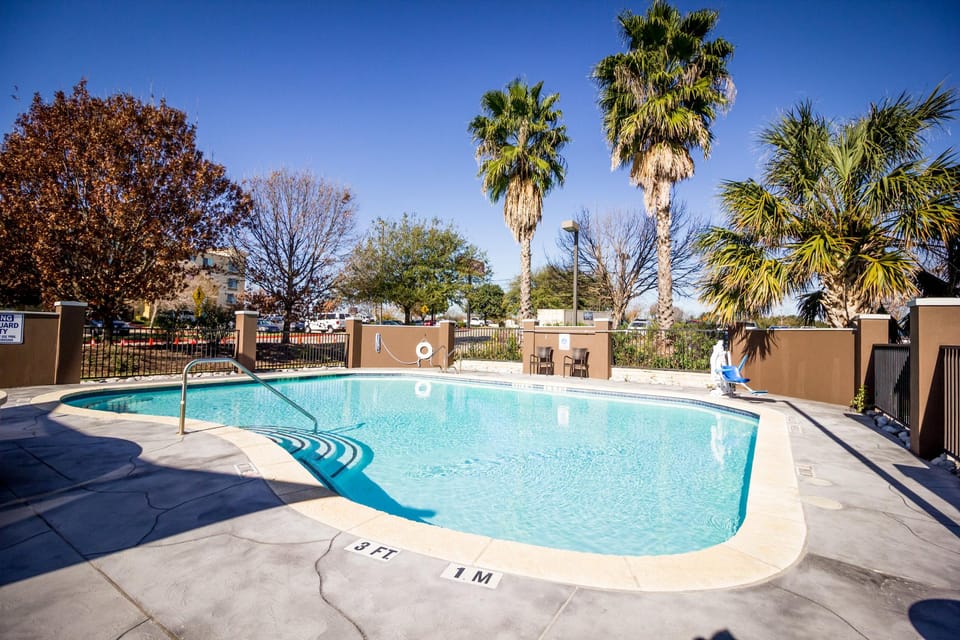 Atwell Suites Austin Airport By IHG Hotel in Montopolis