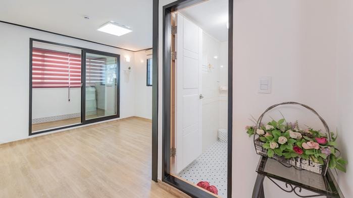 Taean Mongsan 142 Hotel in South Korea