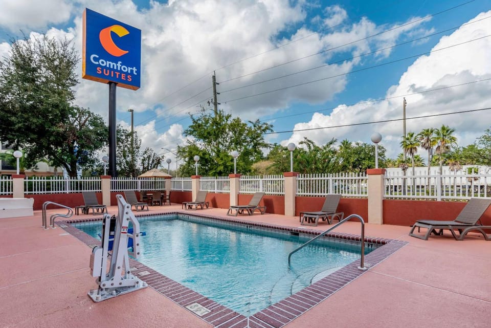 Comfort Suites Jacksonville Airport Hotel in Jacksonville