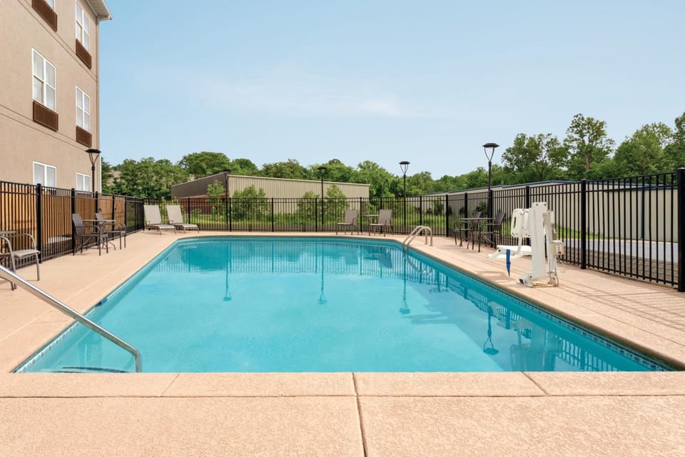 Country Inn & Suites by Radisson, Nashville Airport East, TN Hotel in Hermitage