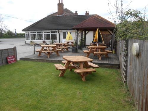 Fox and Hounds Country Inn Hotel in West Lindsey District