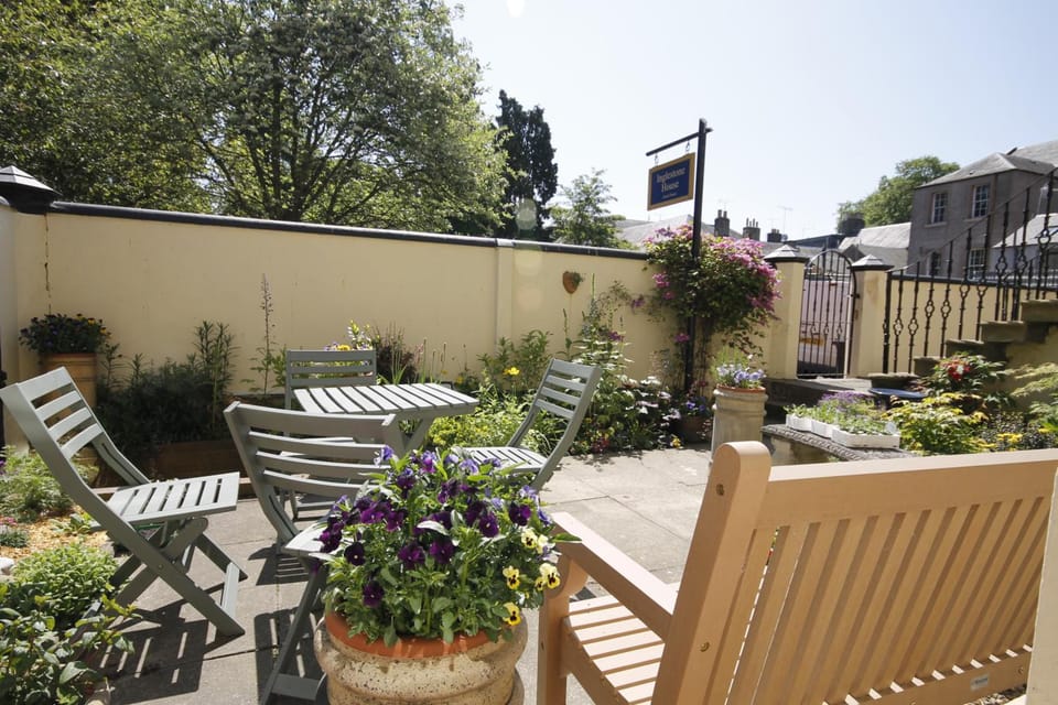 Inglestone House Guest House Hotel in England