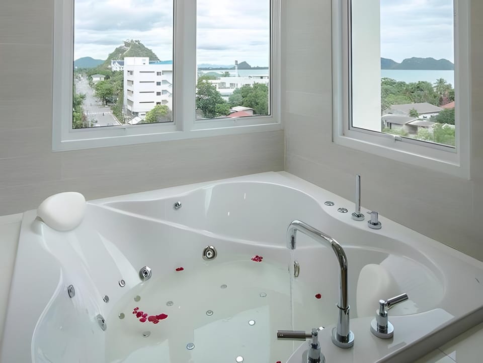 Prachuap Grand Hotel Hotel in Prachuap Khiri Khan, Thailand