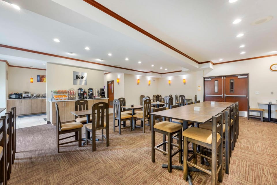 Best Western Plus Northwind Inn & Suites Hotel in Tigard