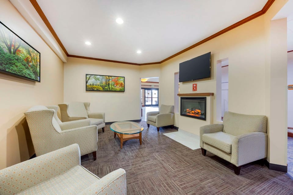 Best Western Plus Northwind Inn & Suites Hotel in Tigard