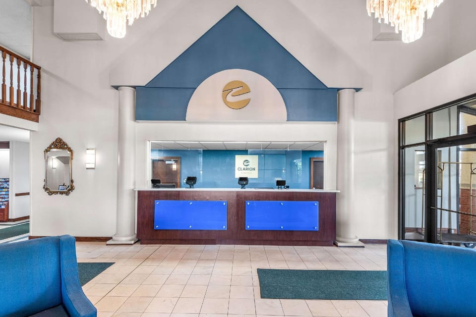 Clarion Inn & Suites Indianapolis Northwest Hotel in Pike Township
