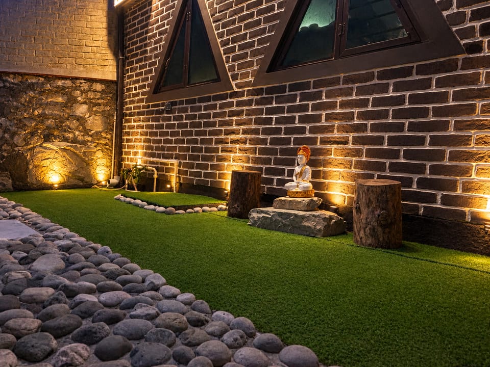 The blue lagoon mountain stay Hotel in Uttarakhand