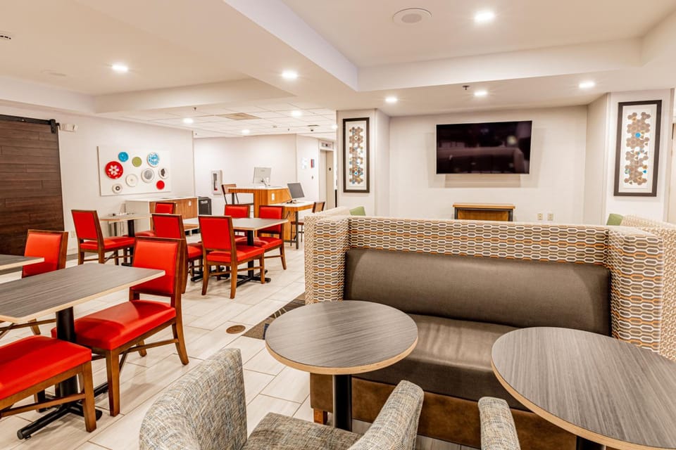 Holiday Inn Express Indianapolis South By IHG Hotel in Perry Township