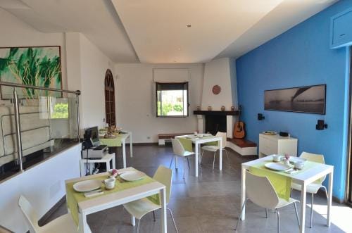 Bed and Breakfast La Villa AMBIENTI SANIFICATI CON GENERATORE DI OZONO Hotel in Bari