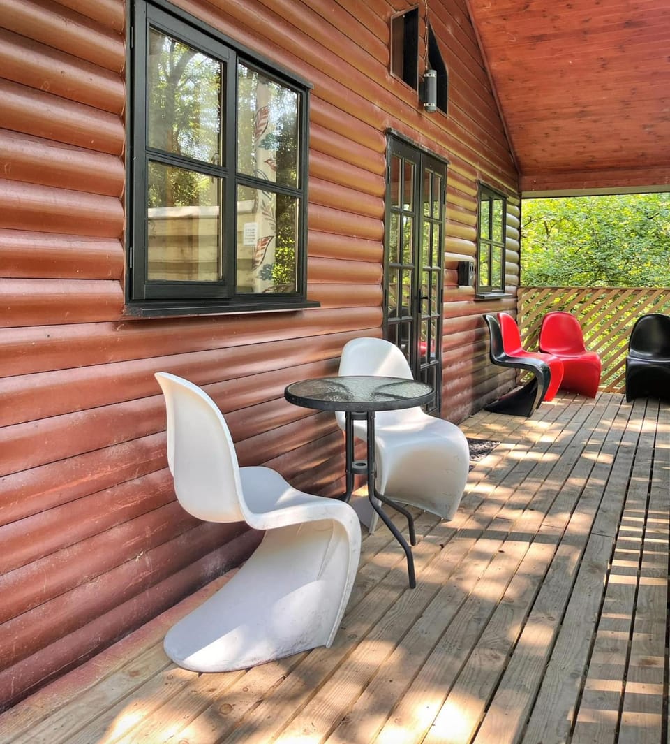 Goldcrest 3-Hot Tub-Woodland Lodges-Carmarthenshire-Tenby Lodge in Wales