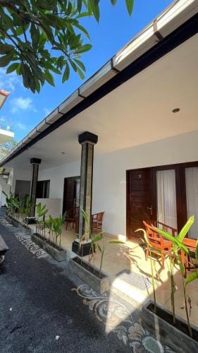 Catu Guest House Hotel in North Kuta