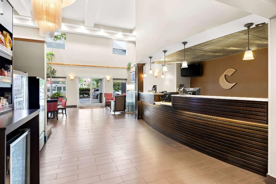Comfort Suites Portland Airport Hotel in Parkrose