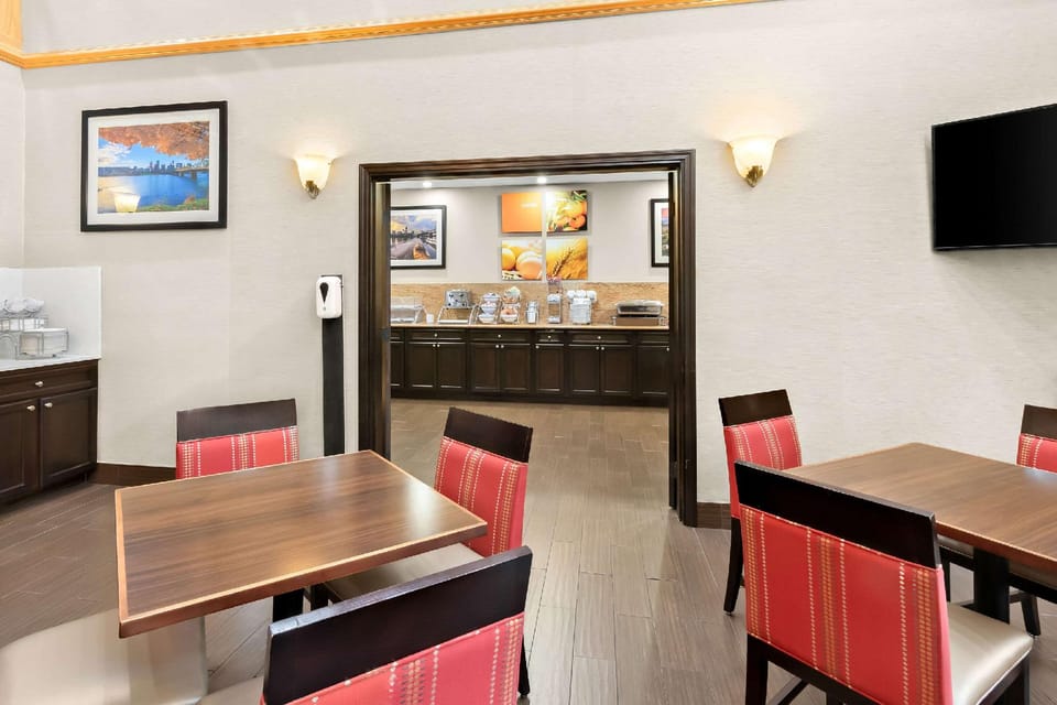 Comfort Suites Portland Airport Hotel in Parkrose