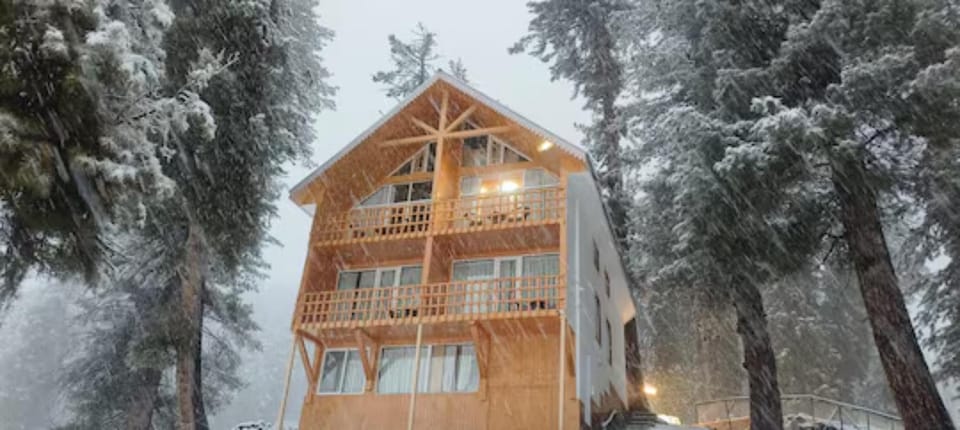 Himalayan Pearl Gulmarg Hotel in India