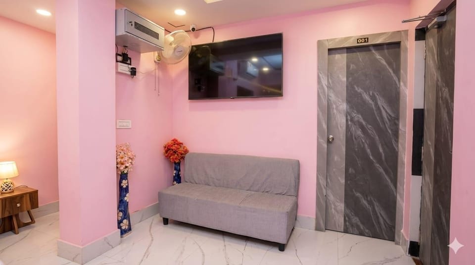 Shared lounge/TV area