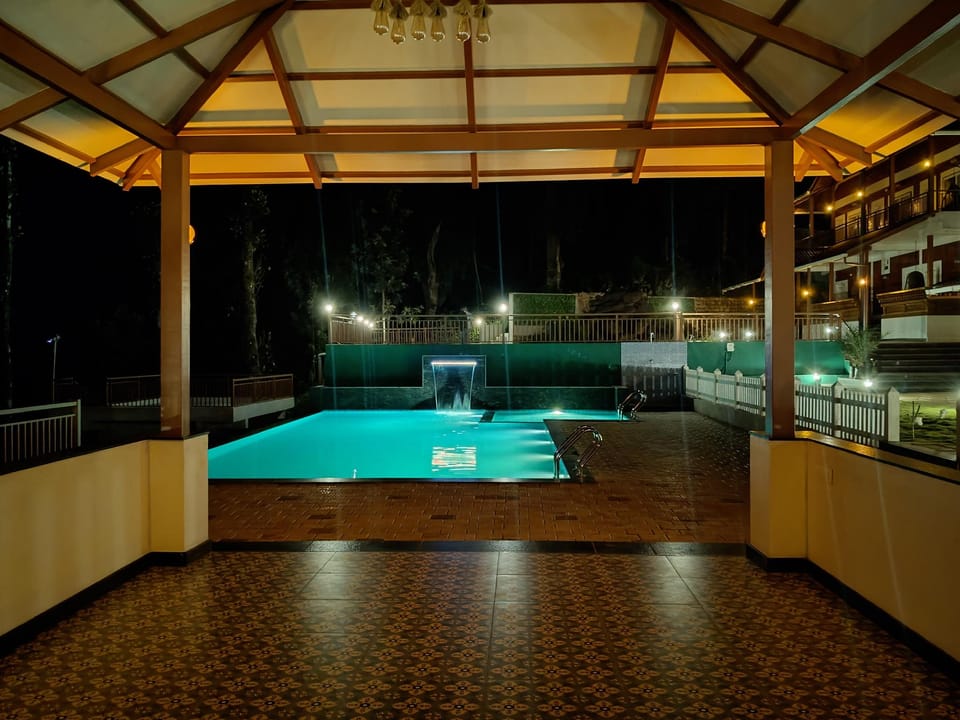 Swimming pool [outdoor]