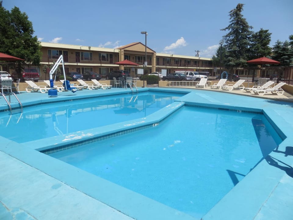 TravelStar Inn & Suites Motel in Colorado Springs