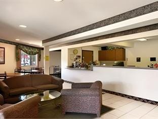 TravelStar Inn & Suites Motel in Colorado Springs