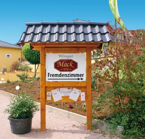 Gastezimmer Hans-Norbert Mack Hotel in Oestrich-Winkel