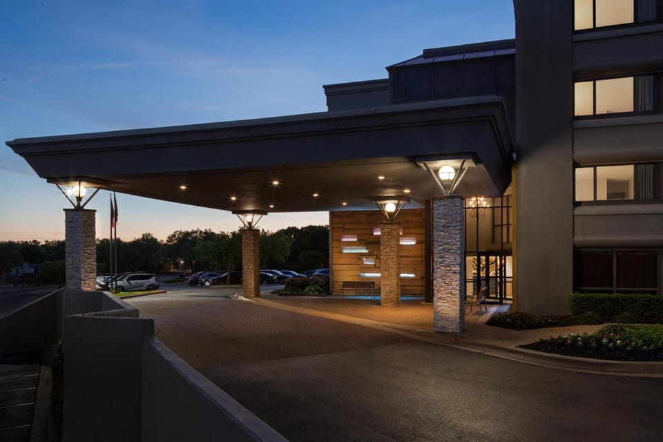 DoubleTree by Hilton Austin Northwest - Arboretum Hotel in Austin