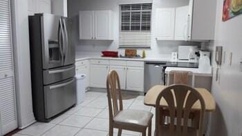 Waters Edge Condo With Boat Slip Hotel in Freeport
