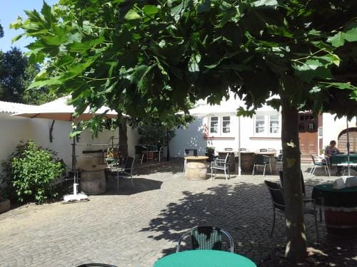 Weinhaus Kurtrierer Hof Inn in Trier-Saarburg