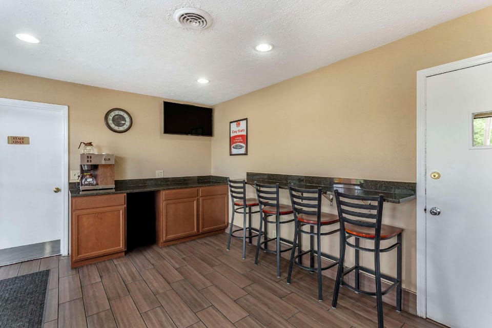 Econo Lodge Nashville North Hotel in East Nashville