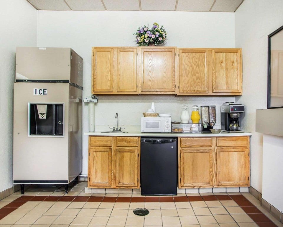 KCI Lodge Hotel in Kansas City
