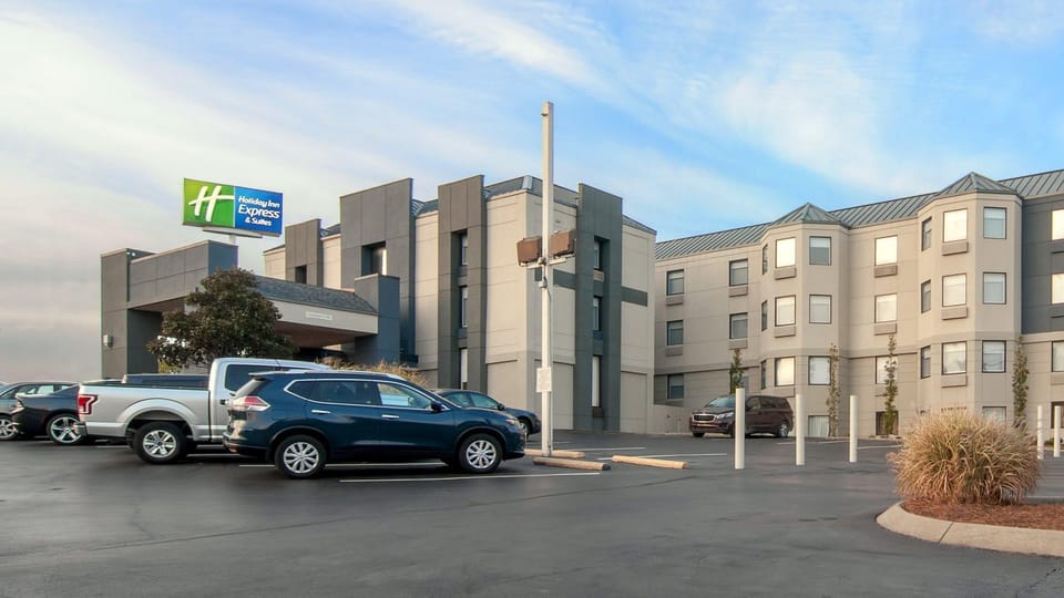 Holiday Inn Express & Suites Nashville-I-40 & I-24(Spence Lane) By IHG Hotel in Nashville