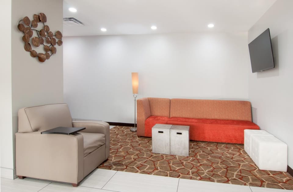 Holiday Inn Express & Suites Nashville-I-40 & I-24(Spence Lane) By IHG Hotel in Nashville