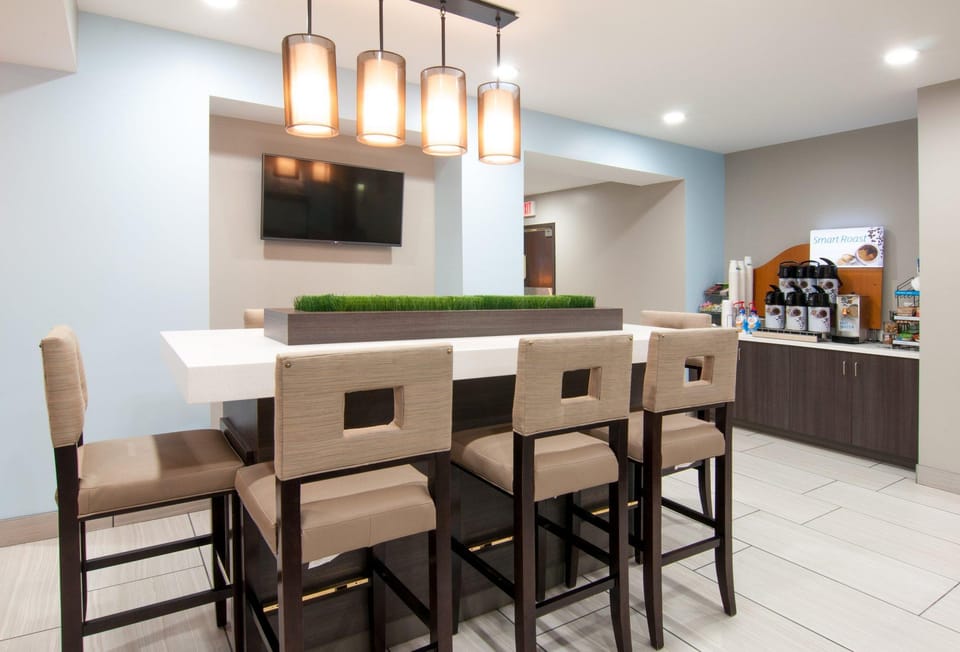 Holiday Inn Express & Suites Nashville-I-40 & I-24(Spence Lane) By IHG Hotel in Nashville