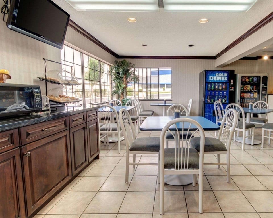 Econo Lodge Inn & Suites El Paso Hotel in El Paso