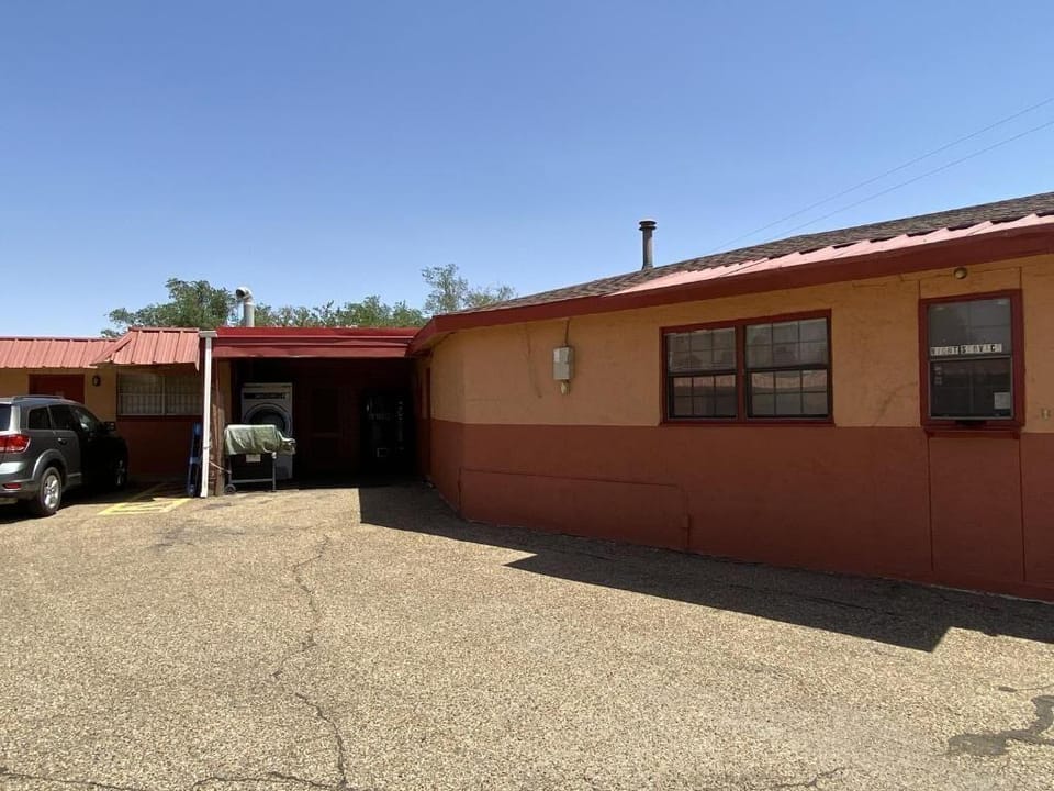 DELUXE INN Hotel in Texas
