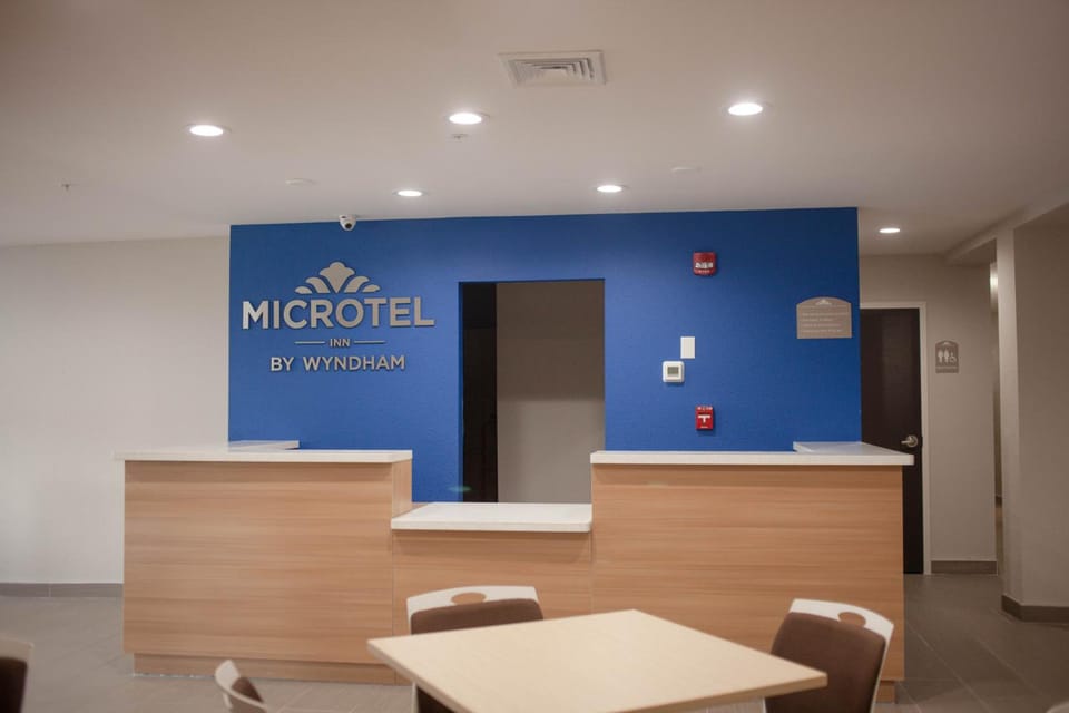 Microtel Inn & Suites by Wyndham Camp Lejeune/Jacksonville Hotel in Jacksonville