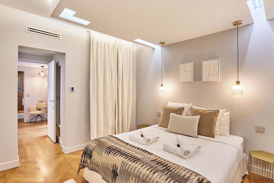 Sublime AC Apartment - Champs Elysees Hotel in Paris