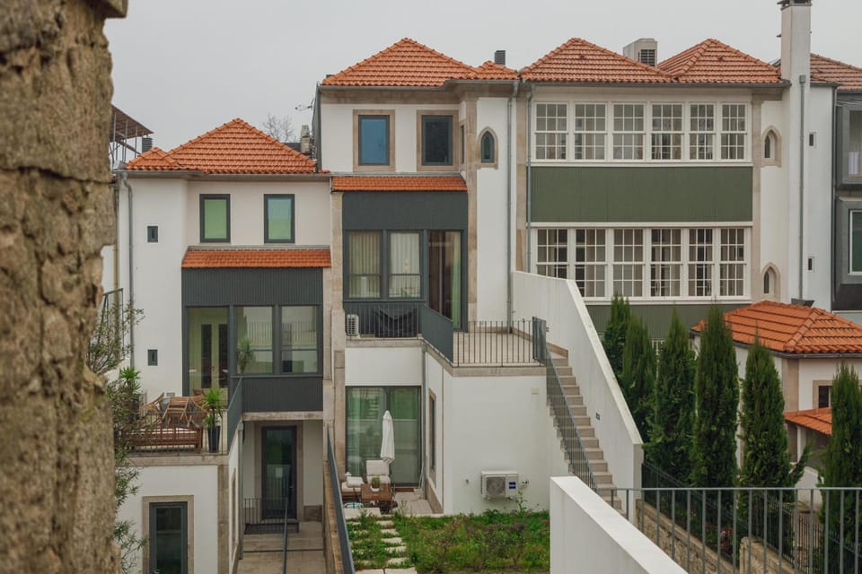 Home with a Pool by Vacationy Hotel in Porto