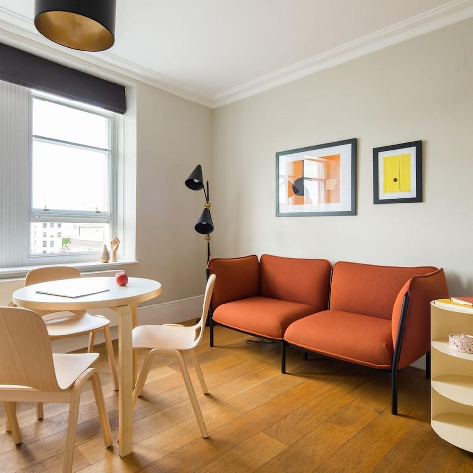 Lovely Covent Garden 1BR - Netflix Nespresso Hotel in City of Westminster
