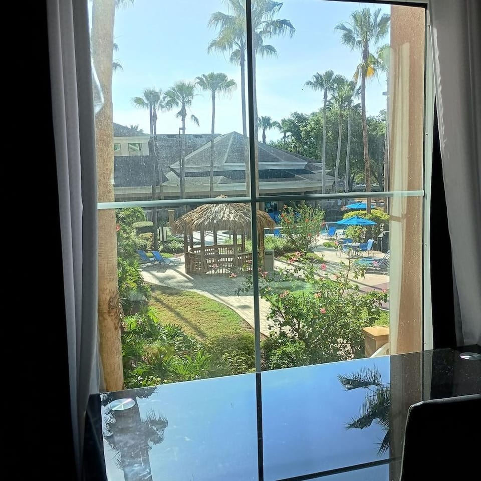 Free Shuttle 2 Queen Disney Area Hotel in Orlando