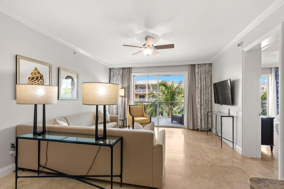 Resort View 3BR Residence Hotel in Stock Island