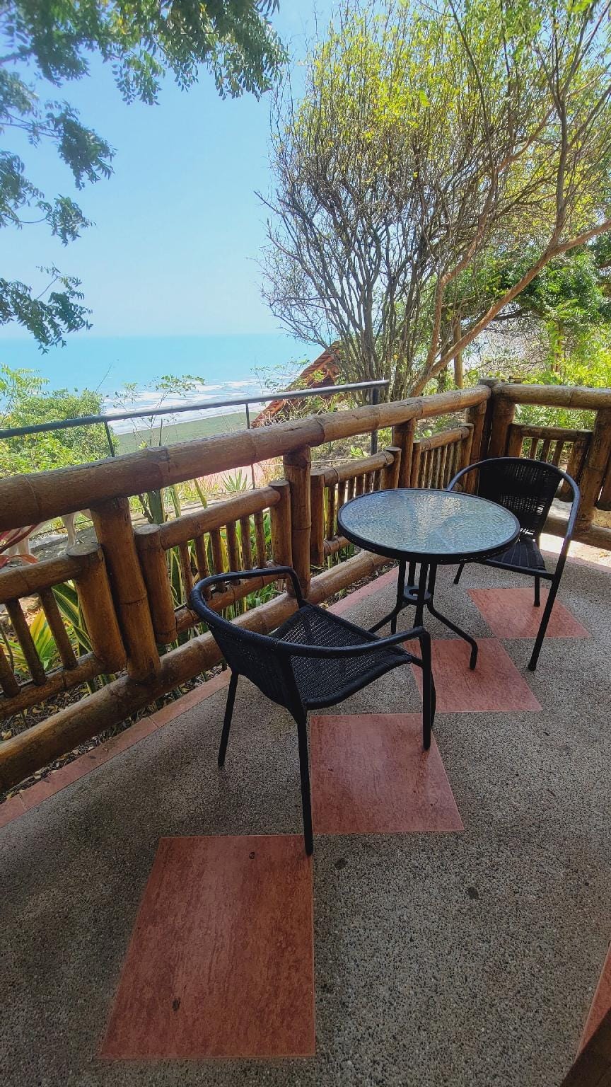 Shanti Lodge Hotel in Manabí Province