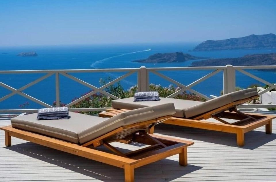 Santo Blue Santorini Hotel in Megalochori